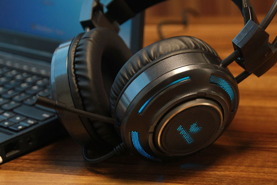 电脑玩lol耳机有杂音怎么办